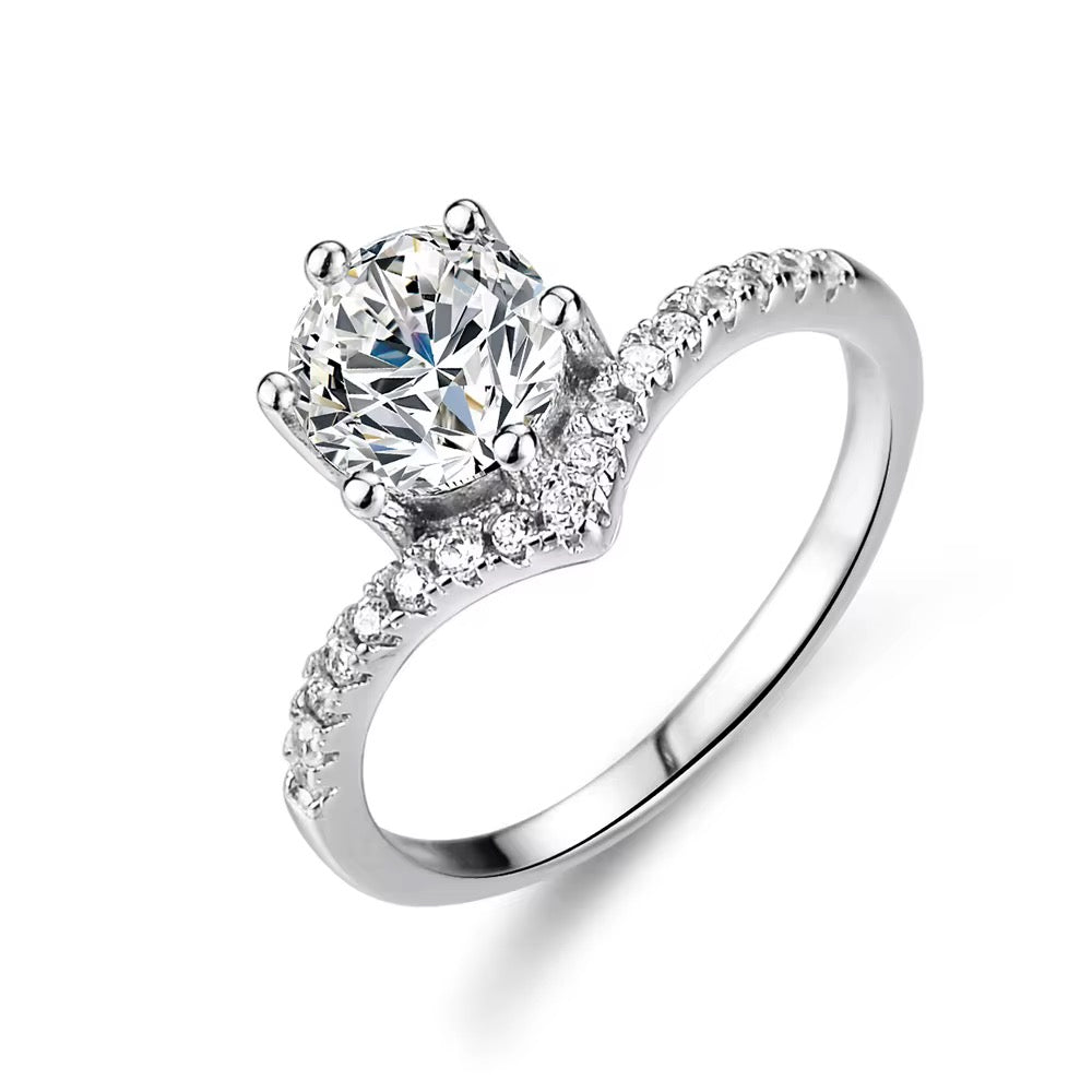 New Arrival Fashion Style 1 Ct VVS D Color Moissanite 925
Sterling Silver Classic Six-Claw Design Engagement Ring