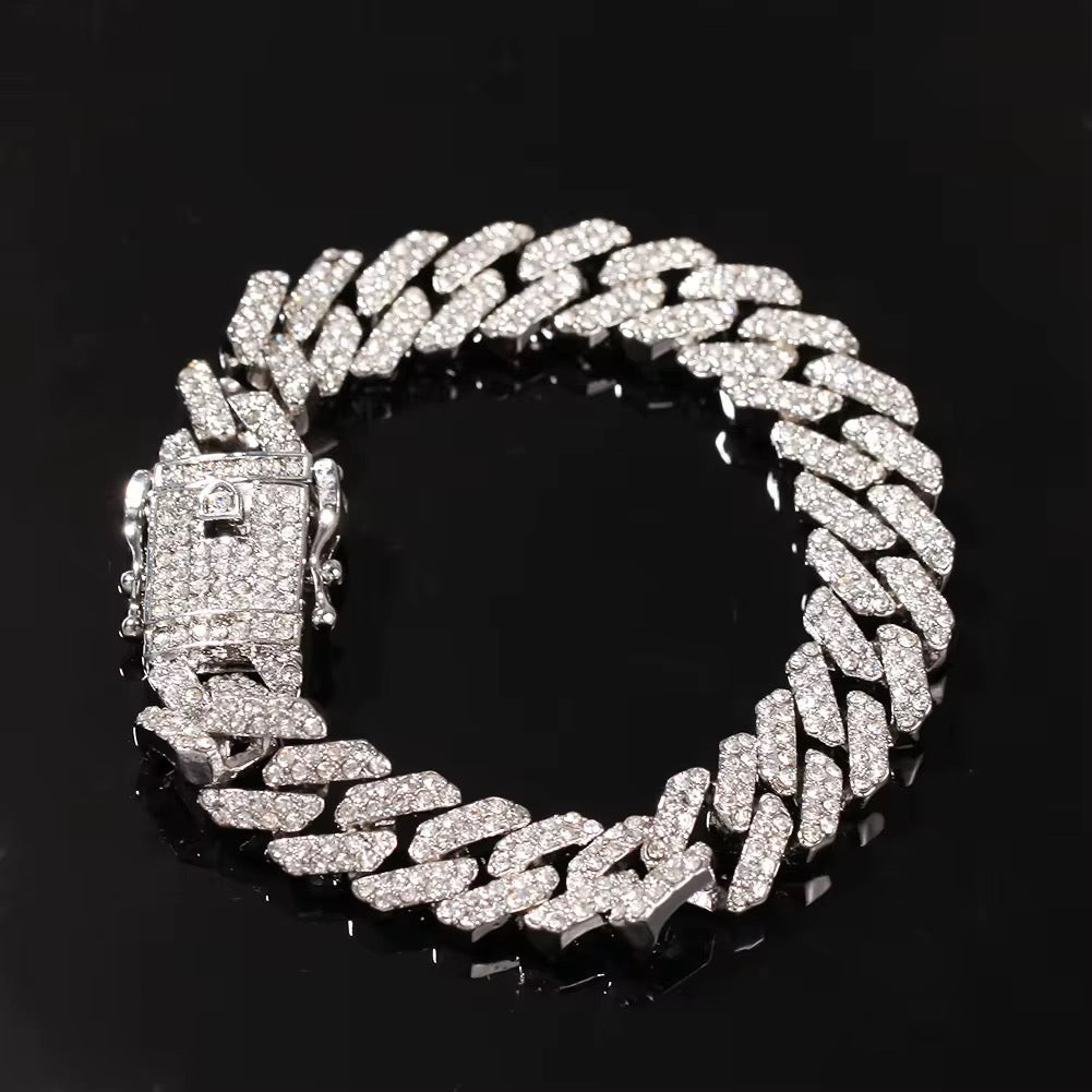 Fashion 18K Gold Plated Chain Cuban Chain Men's
Necklace Gold Plated Full Diamond Alloy Hip Hop Cuban
Necklace