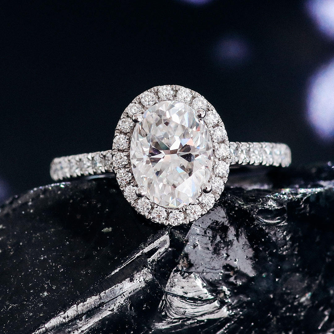 18K White Gold Jewelry Half Band Halo Oval Moissanite Ring High Quality Stone