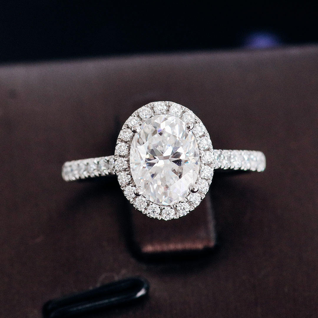 18K White Gold Jewelry Half Band Halo Oval Moissanite Ring High Quality Stone